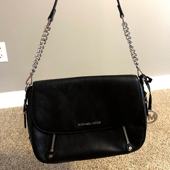 Michael Kors black leather tote purse/ comes with long strap - Picture 4 of 4